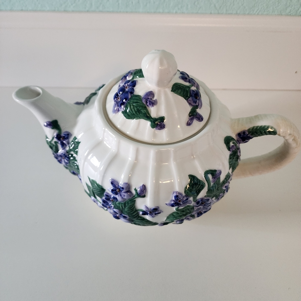 Vintage Teapot Hand-painted Pattern Of Violets
